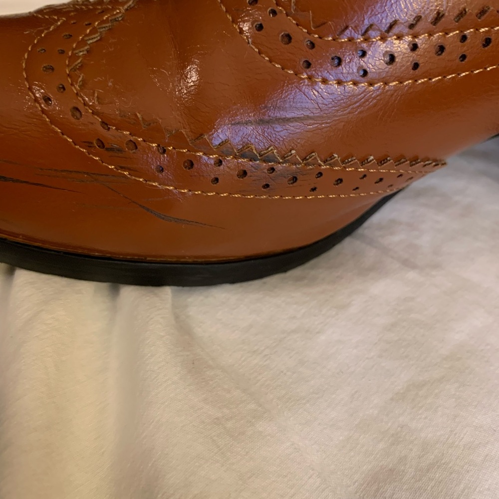 Elegant Tan Women's Leather Oxfords - Picture 7 of 7